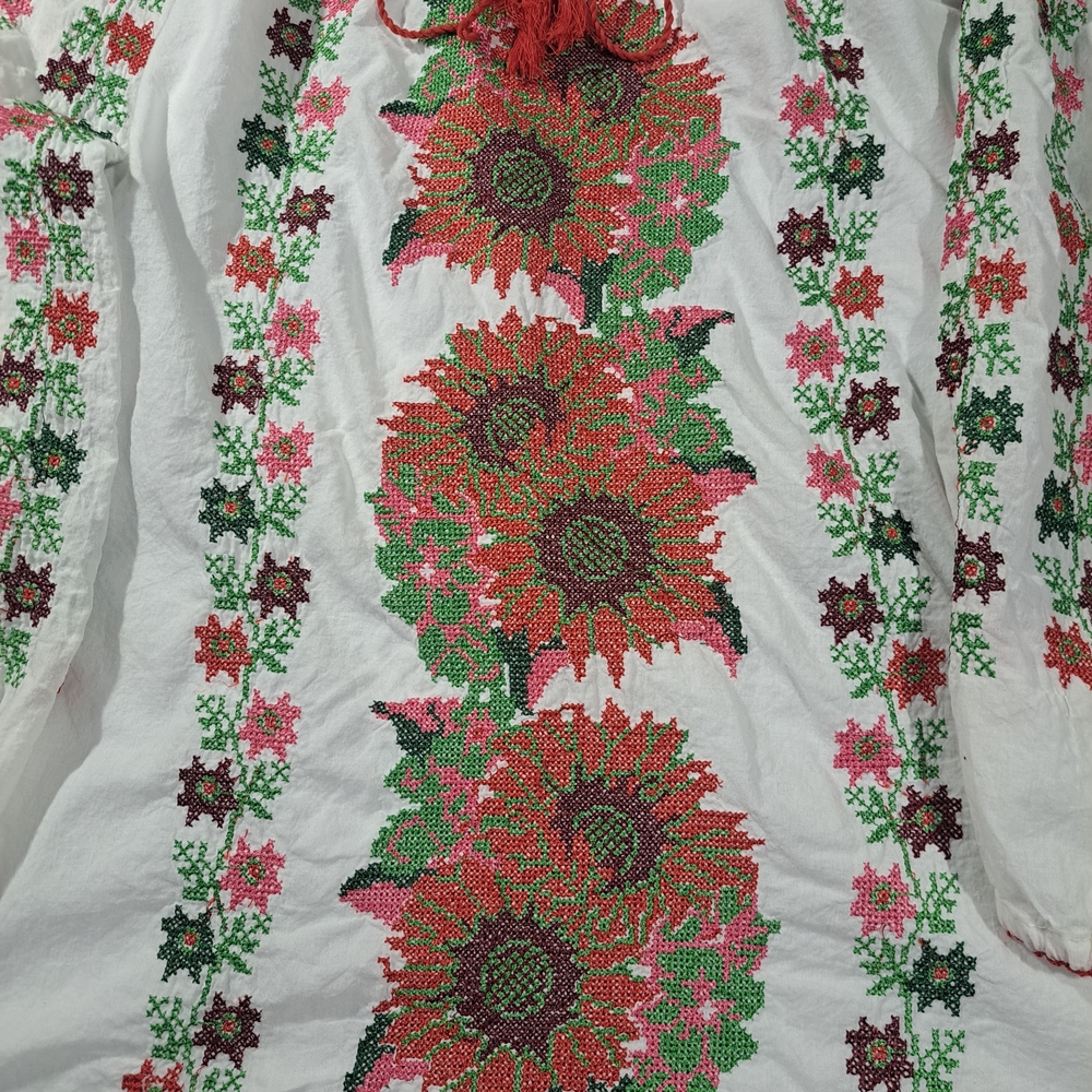 Floral Embroidered White Blouse with Red Accents - Picture 2 of 7